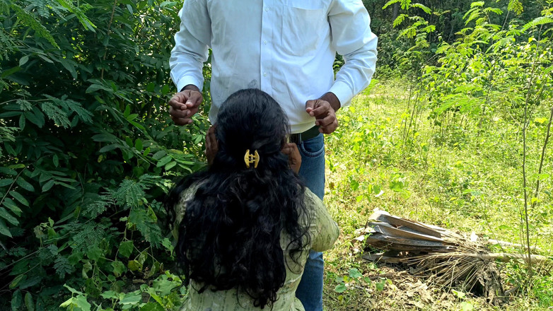 Magilmathi: Stiefbroer neukt in de jungle