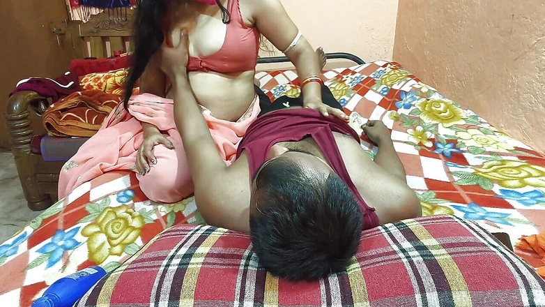 Sona bhabhi: 美丽的印度农村妻子经常操我
