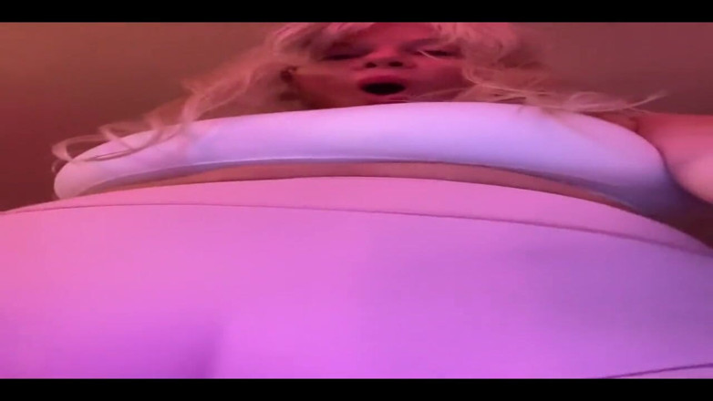 PaintedRose: Domme Willy Nillie Idk waarom de heck lol