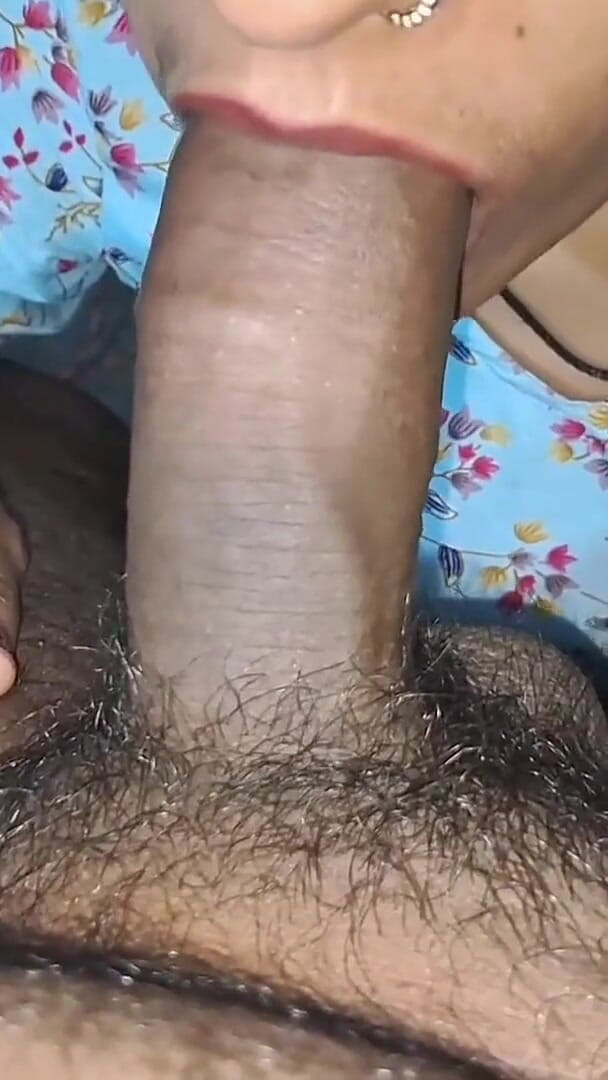 xshika: Kavya lutscht großen indischen schwanz, bis sperma im mund hindi...