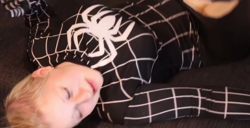 Eevi Petite: Bạn có muốn video cosplay không?