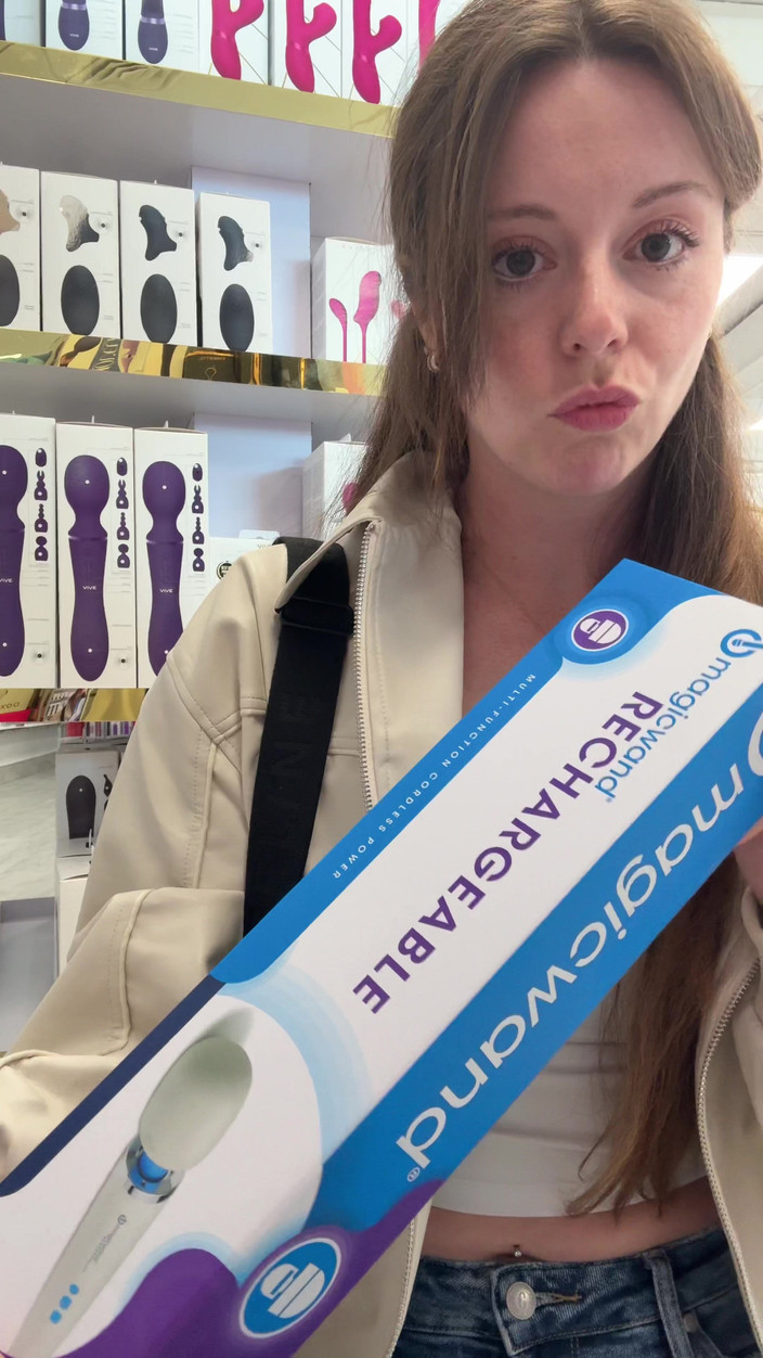 Nadia Foxx: Seks Vlog! Beli-belah dengan saya untuk mainan baru, kemudian tonton...