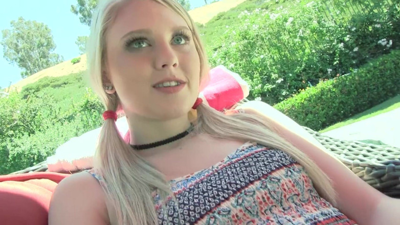 Perv Milfs n Teens: Лілі Радер смакує власну пизду з члена свого вітчима - збочені мамки та тінки