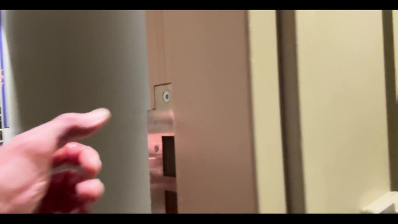 JohannWood: Ejaculare super agitată la ușa hotelului!