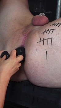 24 Buttplug popping femdom analny niewolnik