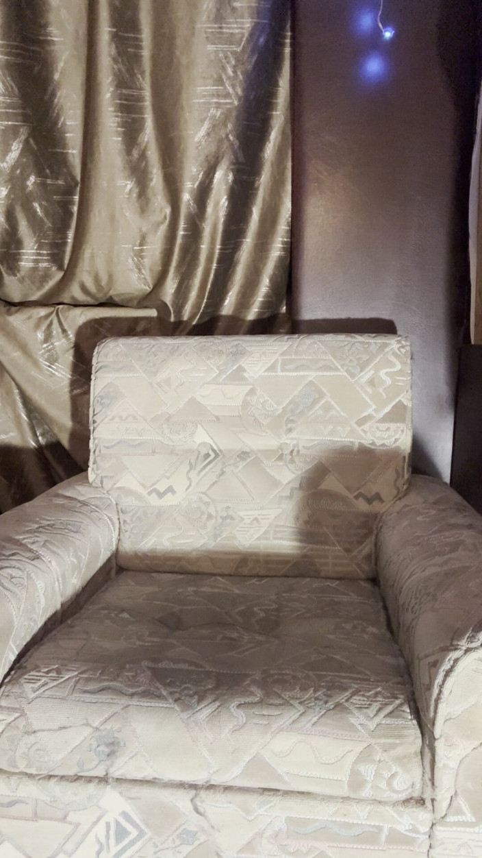 Elena917: Pinzas, tiradores de ropa y cinturón, nalgadas para tetas y...