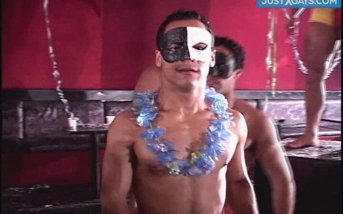 Just X Gays porn: Curvele carnavalului 4 1