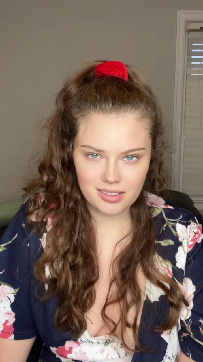 Dirtysecret: Mama vitregă cu vedere la persoana 1, comparând pula uriașă a...