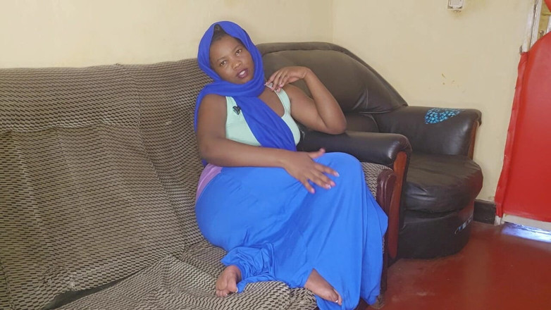 Jocci lena: Une musulmane soudanaise doigte sa chatte d’eau