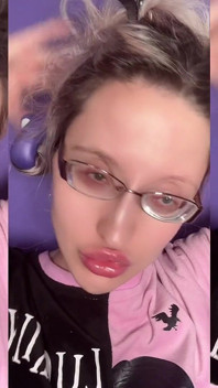 Pompa un plug pout bimbo trasformazione per lip obsession clip di findom Goaldigger