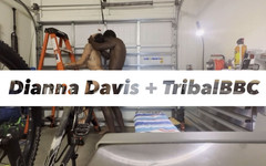 Dianna Davis: Mechanika si vezme velkého čůráka v garáži