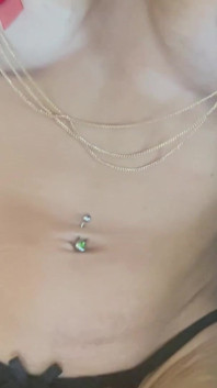 L'ombelico con piercing