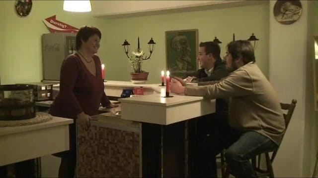 Anna Devot: Annadevot - în calitate de chelneriță în cafenea