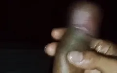 Rica polla gruesa y aceitada escupiendo leche rica