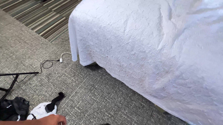 Elana Bunnz: Awek putih dengan pantat besar melantun dan mengongkek kembali mengambil...