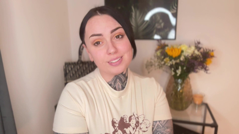 Miss Valentina: Pulisci il mio buco del culo