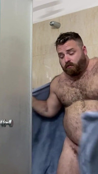 Itamar è fuori visita a casa. E per ora ecco un video di lui che fa la doccia