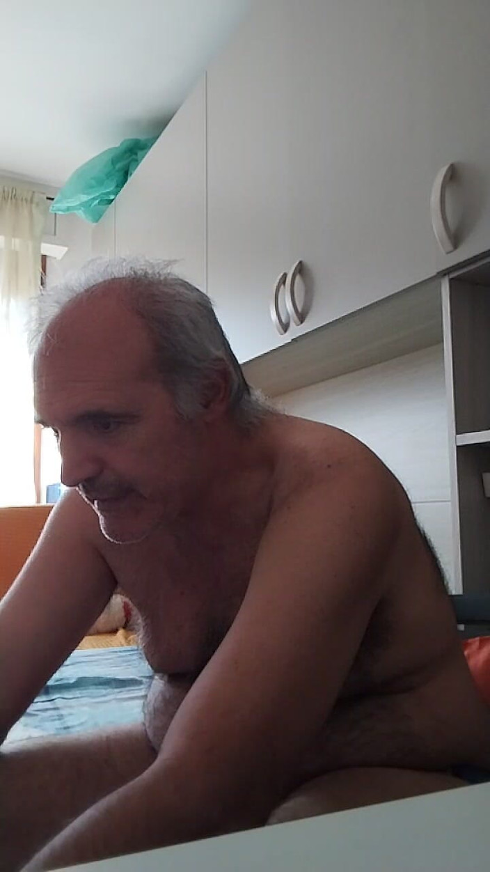 Setesesso7: Plastik şişeyi sevip içine üç kez işeyorum!