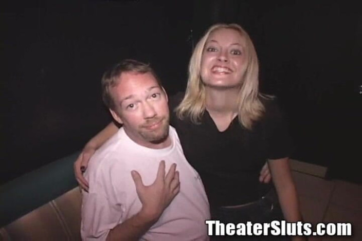 Theater Sluts: Gangbang pancutan muka blonde kongkek muka parti teater lucah comel!