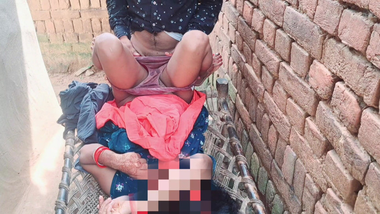 Trilokinath: Curvă indiană în aer liber în are parte de futai în pizdă de...