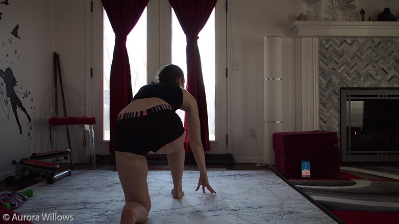 Aurora Willows: Yoga in black bikini