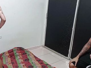 Rouss: Adik tiriku lagi latihan rutinitas dan menghangatkanku sambil aku nonton...