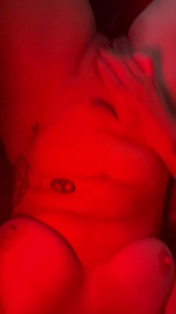 POV 집에 혼자 있고 내 보지를 핑거링하는 발정난