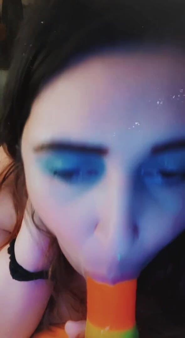 Nikki Danzig: SSBBW slut practicing oral skills