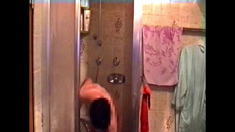 Mark Hannes: Doccia e masturbazione di una gobba