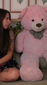Posedlá Parodie - Medvěd Mě Donutí Ho Pošukat, Dokud Se Nevystříkám! Chloe Kreams