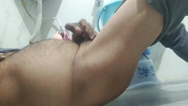 Meplayvid: トイレでチンコとお尻を楽しんでいました