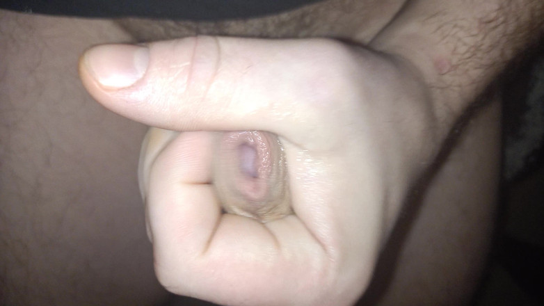 Uhri: Prim-plan cu masturbare cu pulă netăiată #2