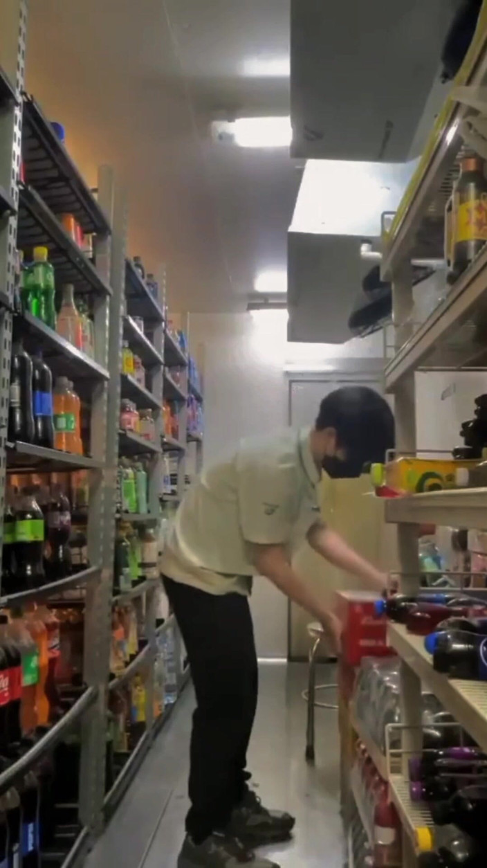 Louswee: Cumpărături relaxate, gânduri obraznice