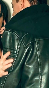 Jade tradisce suo marito