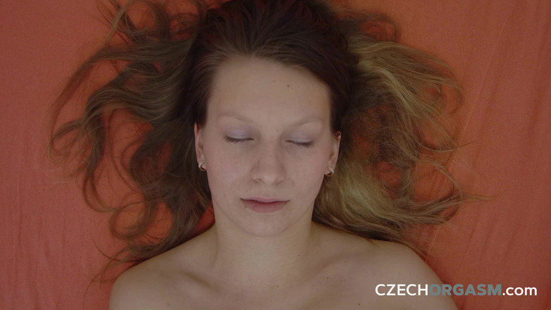Czech Orgasm: チェコのオーガズム115 キッチンにいるブロンドの美女 - 自分に手を出さずにはいられない
