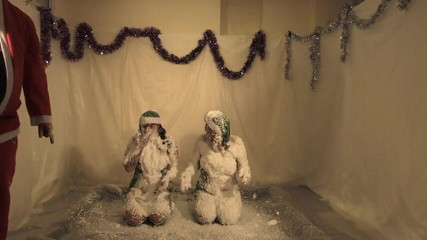 Gunked up girls: Christmas elves Lola and Jodie snow