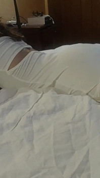 แม่ลูกครึ่งถูกมัดและเย็ดปากกับหี พร้อมครีมพายหี