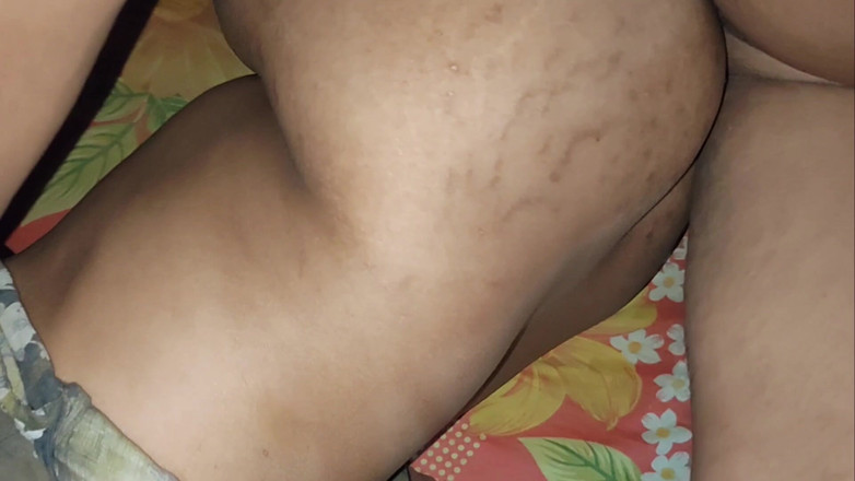 Rozi: Приватный романтический момент страстной пары в любительском видео