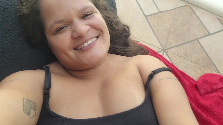 Paty Bumbum: Leo는 내 비디오에 중독되어 내 털이 많은 보지가 커밍하는 것을 보는 것을 좋아합니다.