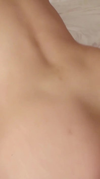 Japonská milfka s velkými prsy je sexy služka, která má ráda šukání