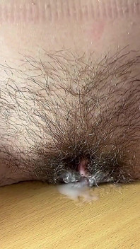 これをやめられない!!毛深い処女の擦り込み。女性のマスターベーション