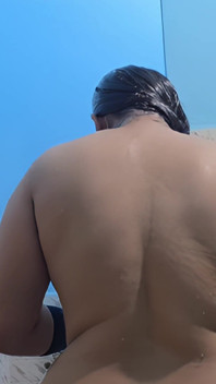 Un demi-frère desi baise sous la douche avec sa demi-sœur