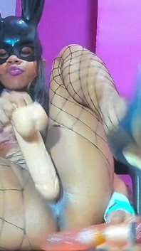 Bunny Chenpay - vibrator mai mare, foarte sexy