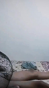 Corpul dolofan al mătușii mele vitrege este sexy cu lenjeria ei