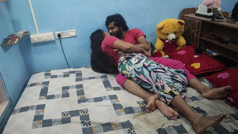 Vaigavarun45: वैष्णवी और शरुन राज बेडरूम में बिना काटे लाइव सेक्स करते हैं