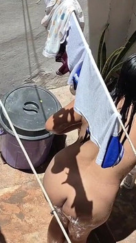 Minha vizinha quase me pegou gravando ela; Eu me masturbei até pensar que ela me viu