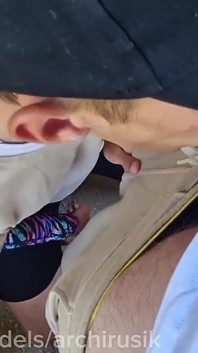 Ošukal jsem femboy studentského chlapce, který poprvé saje ptáka v opuštěné budově