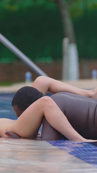 Semaj media piccola latina lulu adorava farsi mangiare la figa a bordo piscina !!