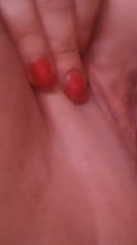 Memek tebal ini dientot habis-habisan pakai butt plug