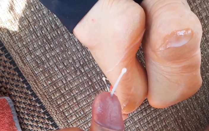 Selena701: Amadora loira madura esposa gosta de adoração de pés